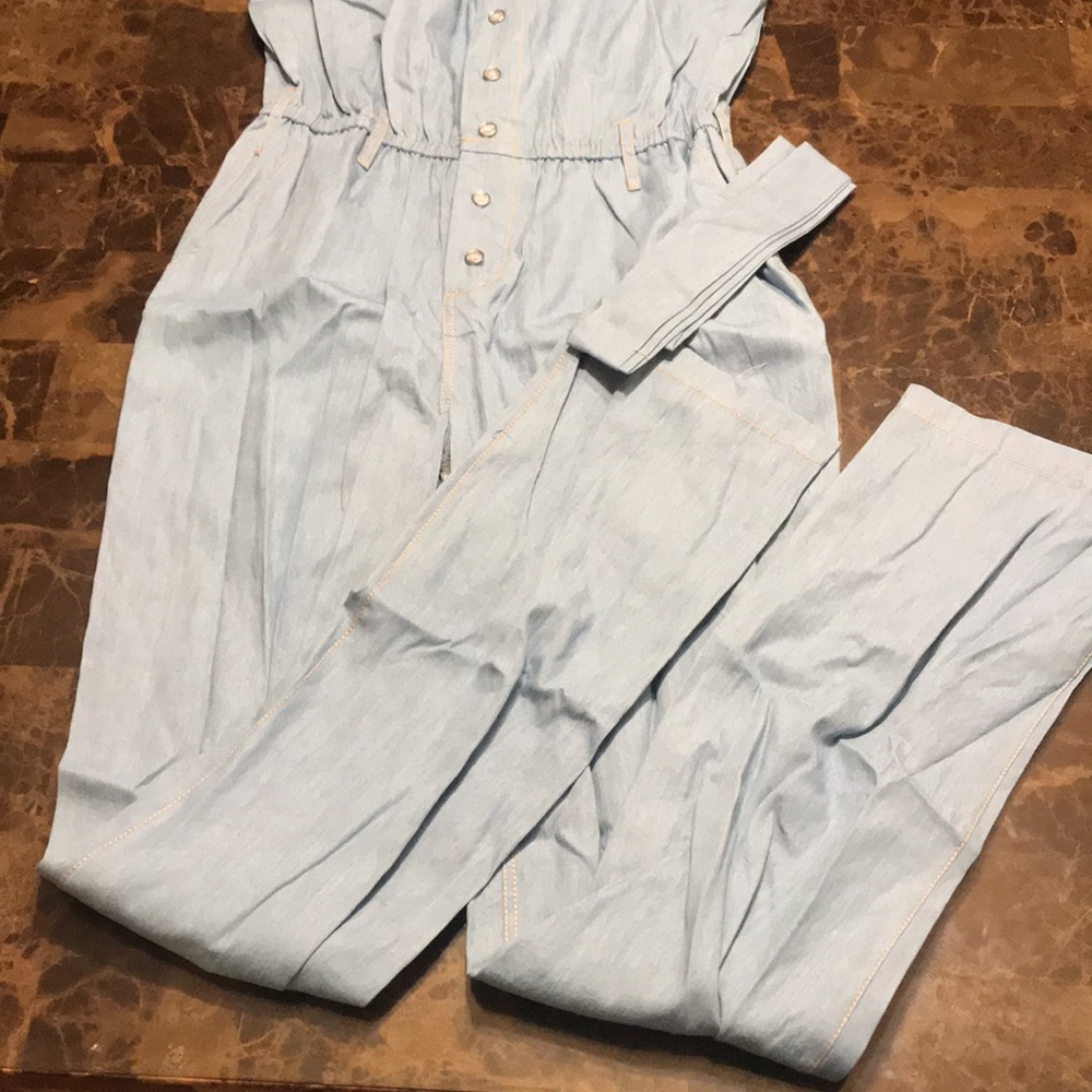 🎉Light Denim Roper Jumpsuit with Button Down Front and Tie Waist! - Picture 6 of 7